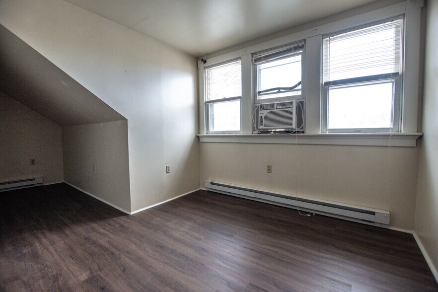 UNIT B BEDROOM - 813 N Market St