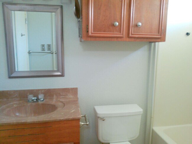 Building Photo - 2614 Camargo Dr