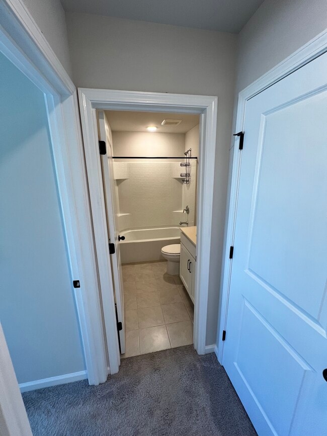 Building Photo - 575 McLernon Trce