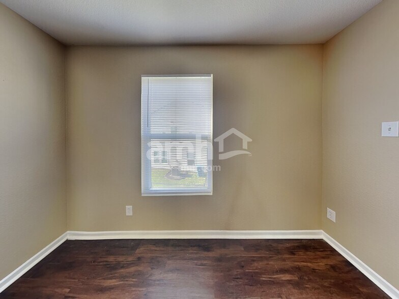 Building Photo - 7927 Newhall Way