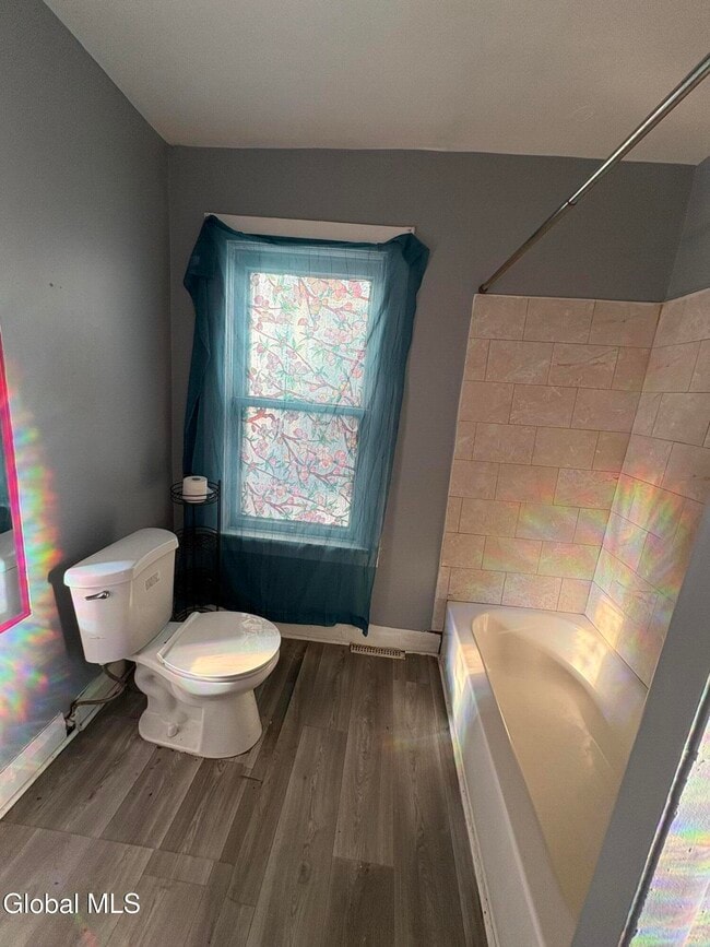 Building Photo - 246 Duane Ave