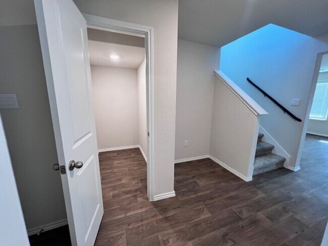 Building Photo - Solana Ridge Subdivision