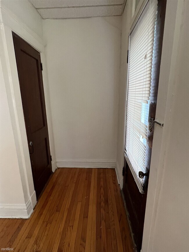 Building Photo - 1 br, 1 bath Duplex - 3724 Winnebago Stree...