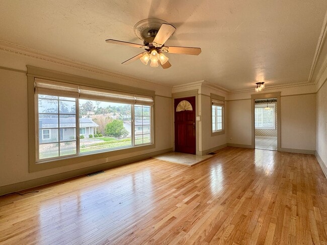 Building Photo - 8829 Greenview Pl