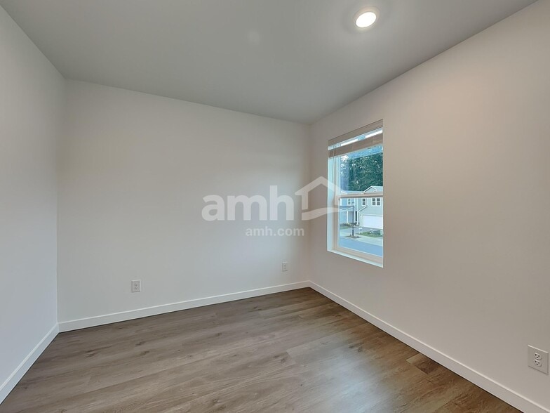 Building Photo - 5206 Turnstone St SE