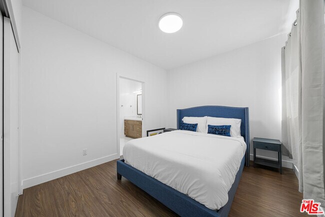 Building Photo - 1610 S Hayworth Ave