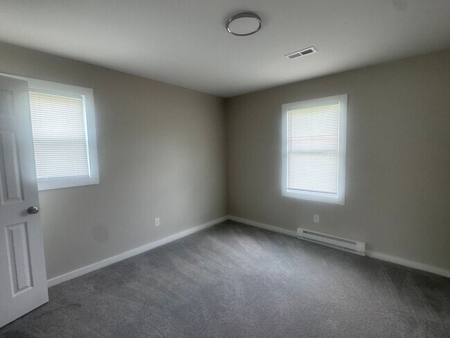 Building Photo - Ligustrum Ct