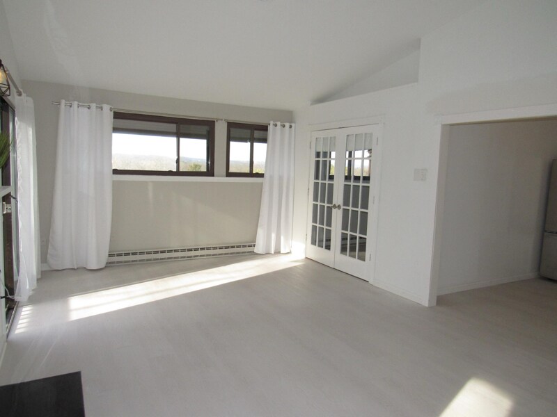 Building Photo - 10 Ridgedale Dr