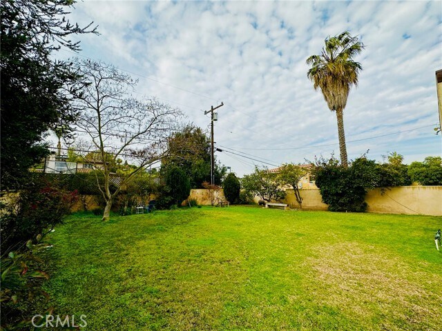 Building Photo - 327 S Meadows Ave