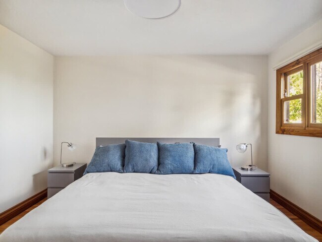 Building Photo - 751 Toyon Dr