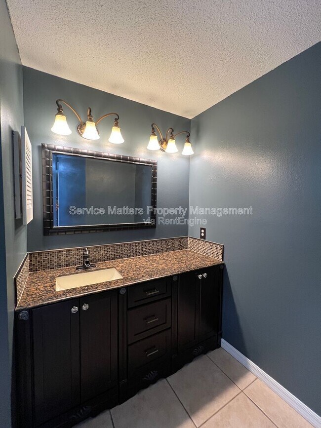 Building Photo - 5784 Twisted Oak Ct