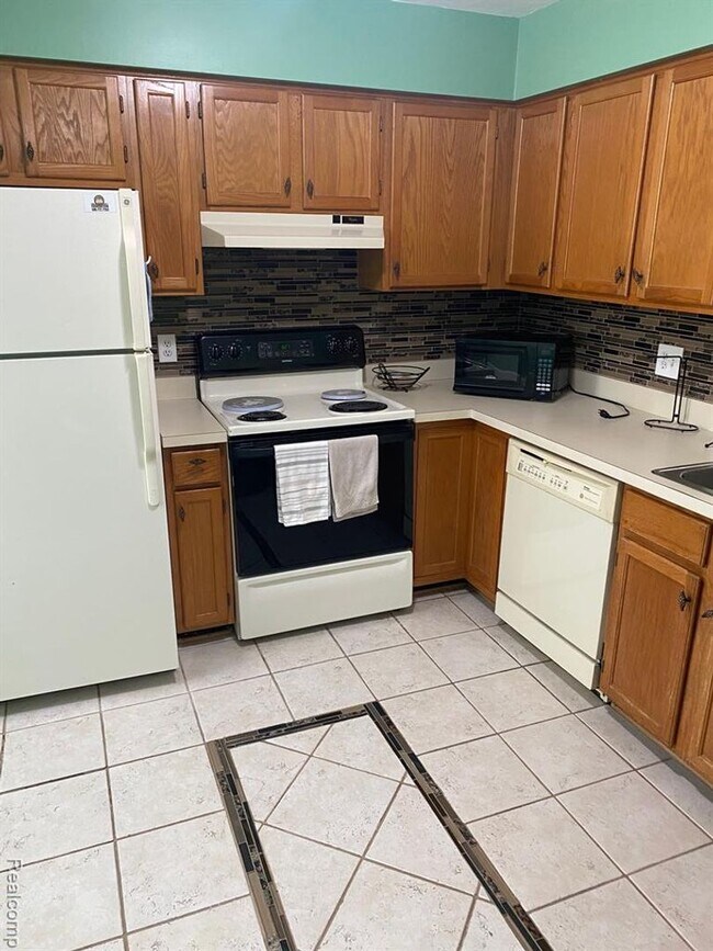 Building Photo - Charming Rochester Condo