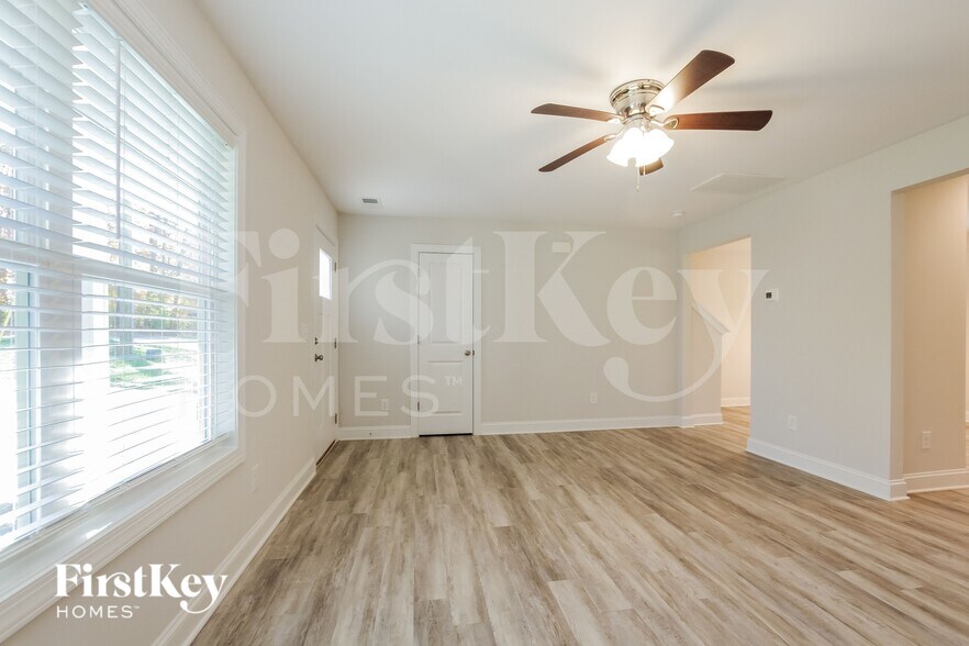 Building Photo - 6631 Rockwell Blvd W