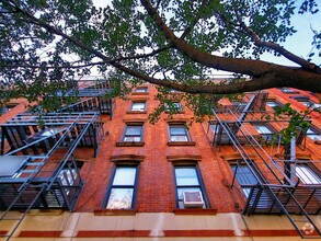 Building Photo - 512 East 5th Street