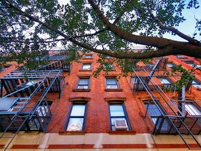 Building Photo - 512 East 5th Street