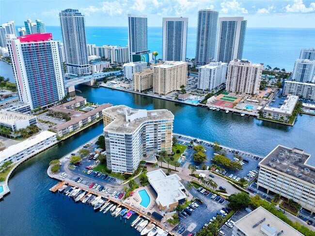 Building Photo - 100 Golden Isles Dr
