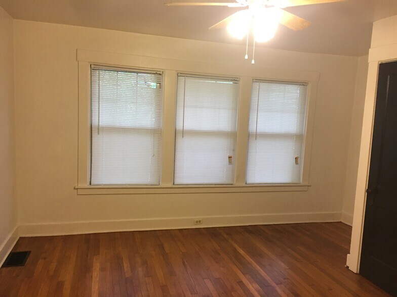 Building Photo - 912 Kennebec St