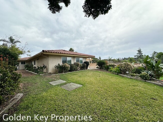 Building Photo - Beautiful home on a private, quiet street in Vista!