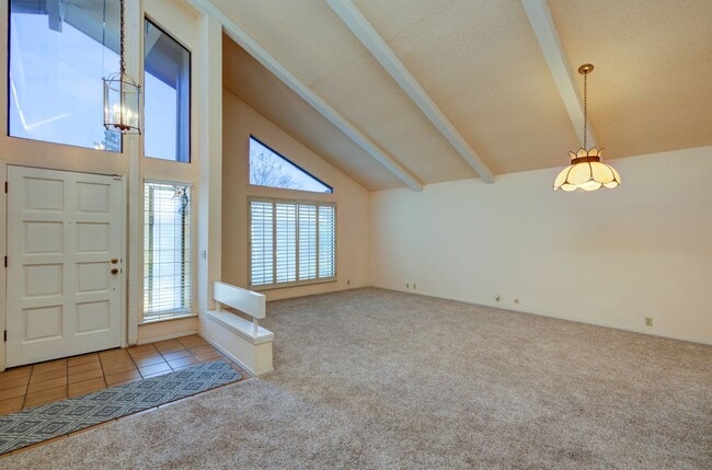 Building Photo - 6260 N Palm Ave