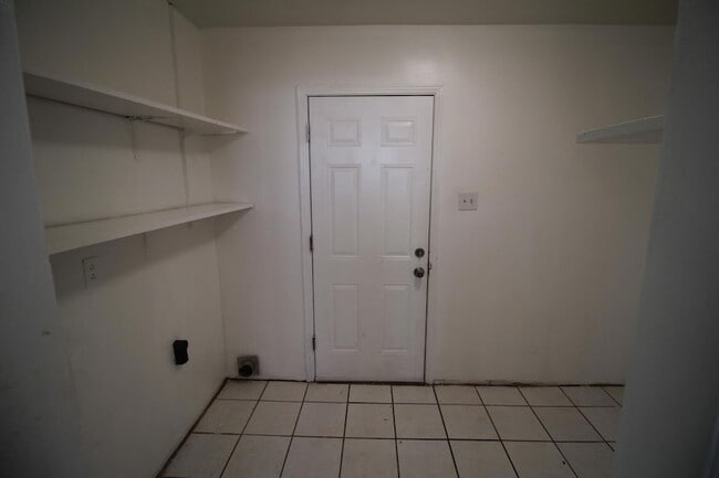 Building Photo - 5725 Waycross Ave
