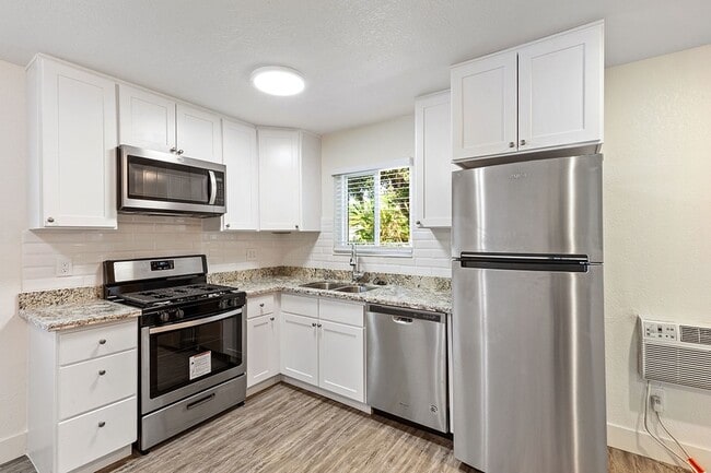 Building Photo - Glenbrook Apartments