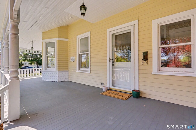 Building Photo - 462 Riverside Ave
