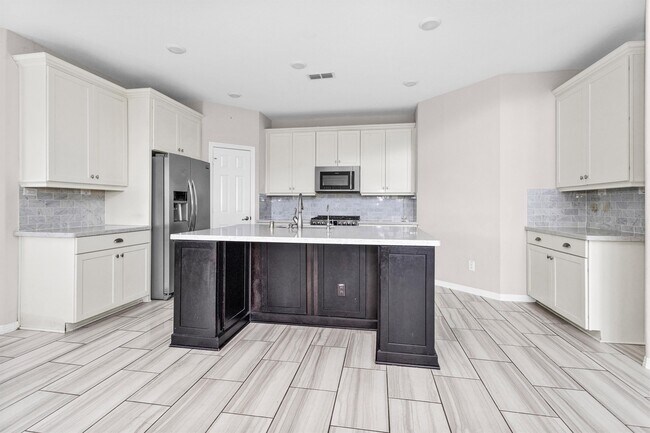 Building Photo - 6915 Pebble Pass Ln