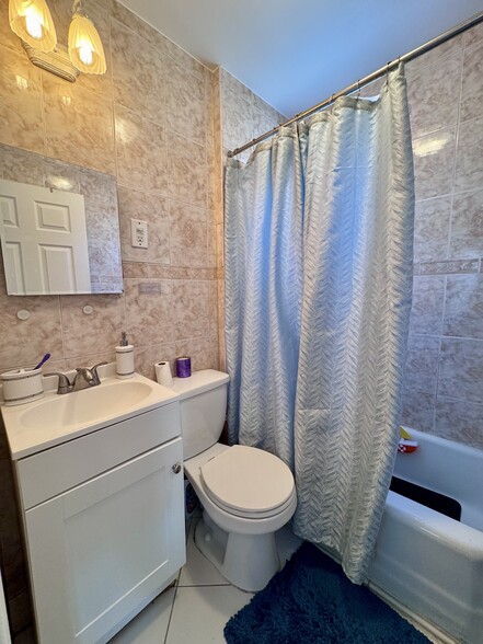 tiled bathroom - 190 Palisade Ave