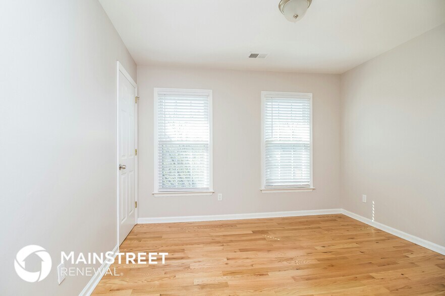 Building Photo - 4352 Cambridge Dr