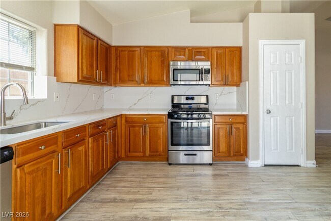 Building Photo - 8688 Little Fox St