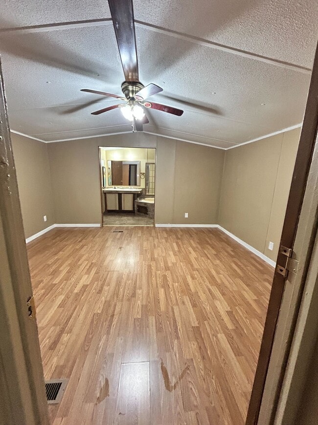 Building Photo - 1416 Stamps St