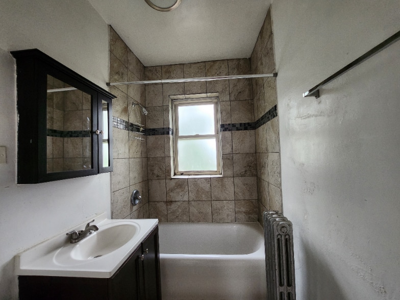 Building Photo - 2907 W 56th St