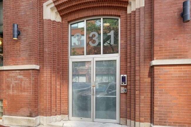 Building Photo - 331 S Peoria St