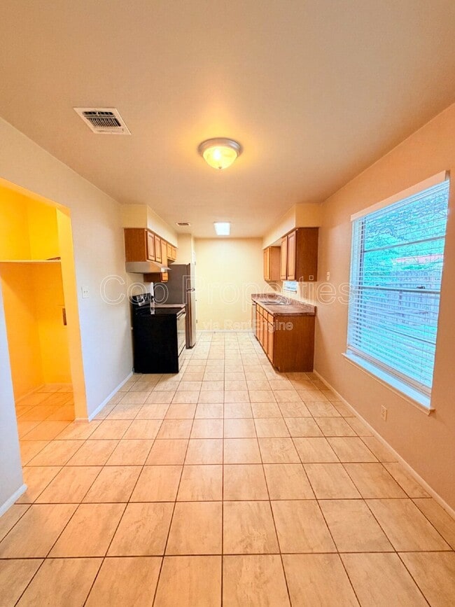 Building Photo - 9319 Cliff Point Dr