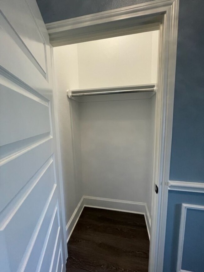 Building Photo - 1033 Stagecoach Bend