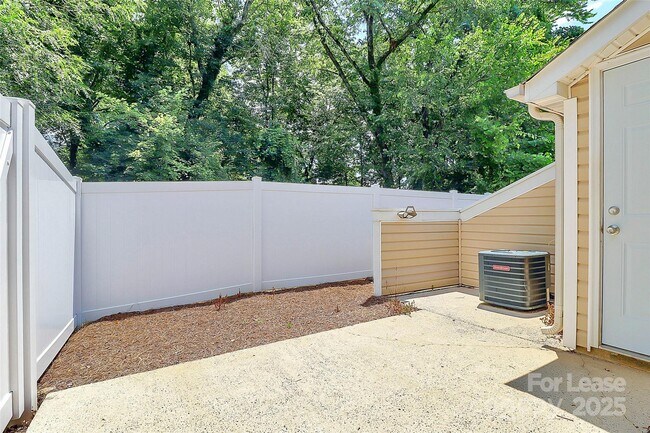 Building Photo - 5325 Silabert Ave