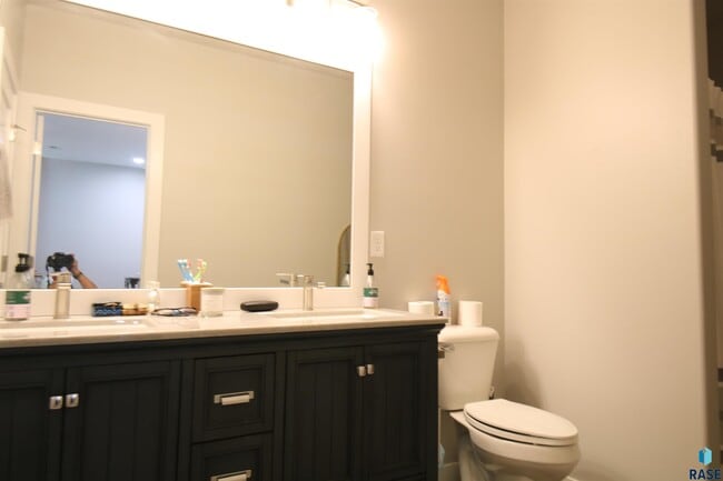 Building Photo - 4417 E Leubecher Pl