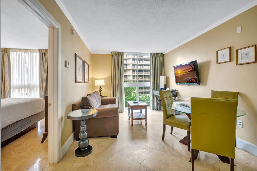 Building Photo - 2951 S Bayshore Dr