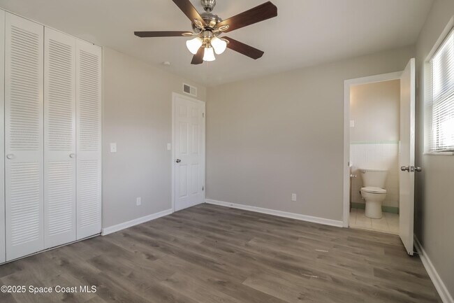 Building Photo - 568 Gardenia Cir