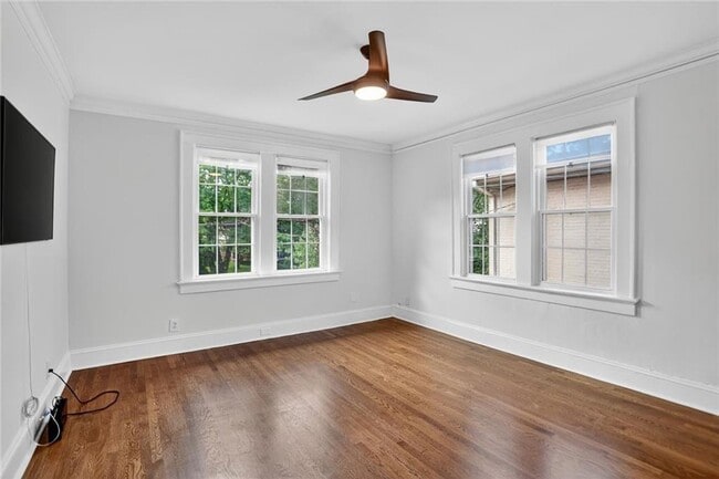 Building Photo - 824 Greenwood Ave NE