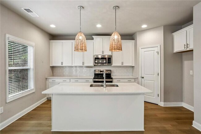 Building Photo - 2099 Easterwood Ct.