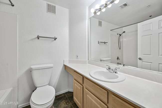 Building Photo - 435 W Rio Salado Pkwy