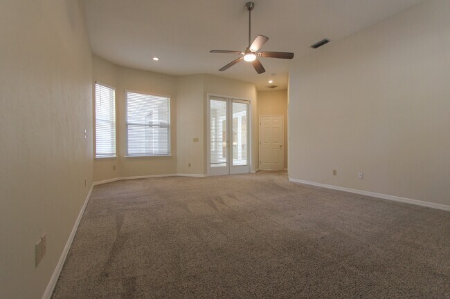 Building Photo - 4404 SW 91st Dr