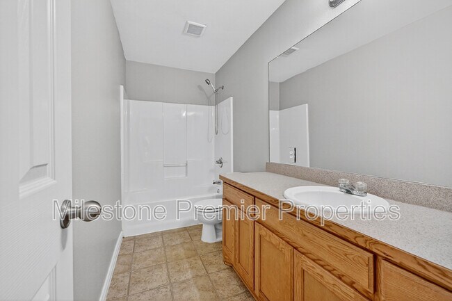 Building Photo - 1219 W Elm St
