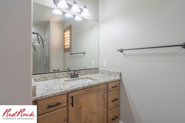 Building Photo - Pet-Friendly 3 Bedroom Home In A Great Neighborhood