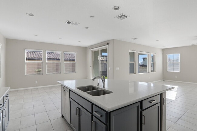 Building Photo - 3158 Molinos Dr