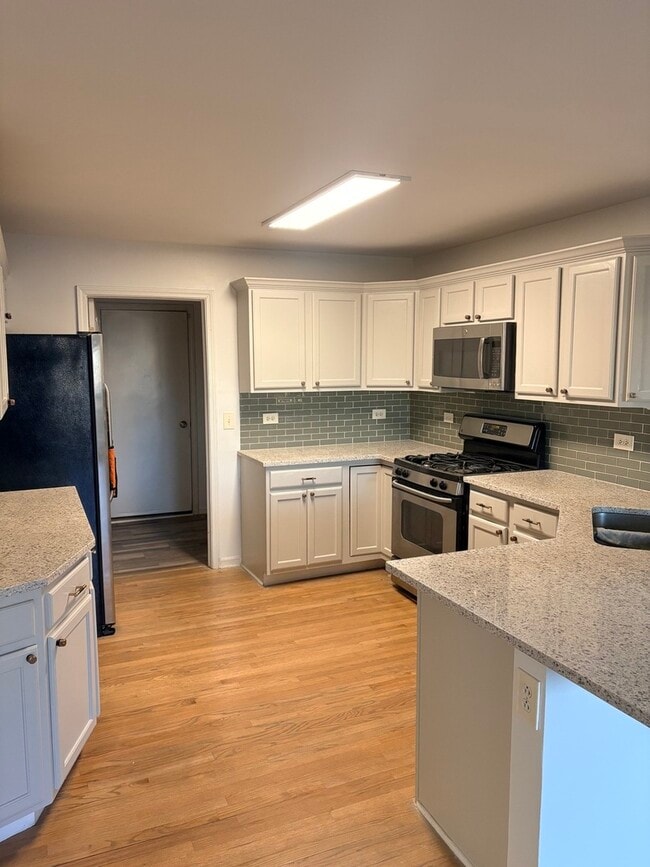 Building Photo - 610 Daisy Ln