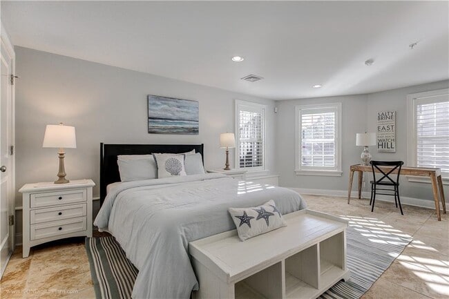 Building Photo - 4 Barney St