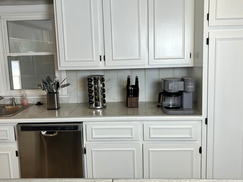 Building Photo - 333 Chapman Rd