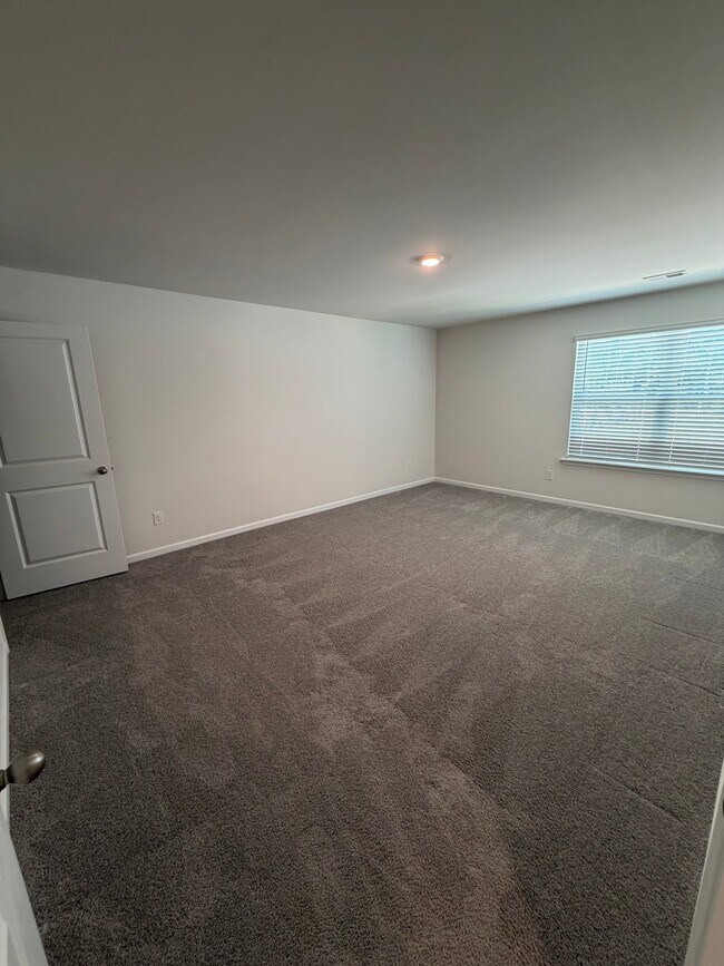Building Photo - 121 Roocroft Ct
